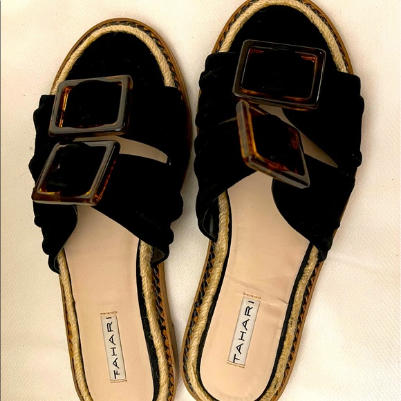 tahari sandals
